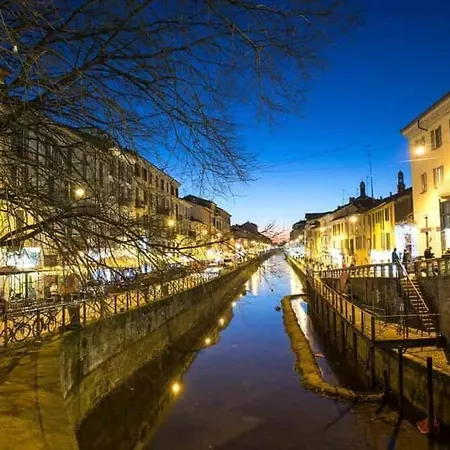 Daniela's Spazioso Ai Navigli Apartment *