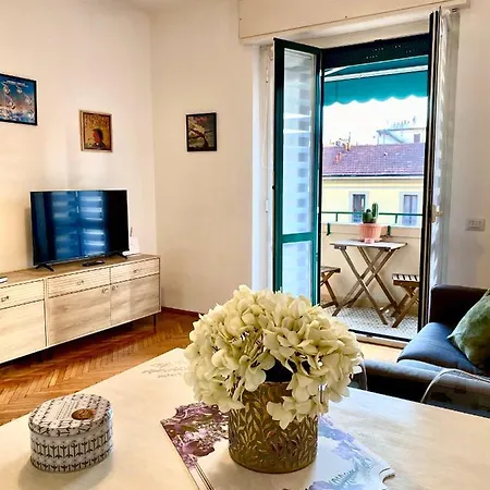 Apartment Daniela's Spazioso Ai Navigli Milan