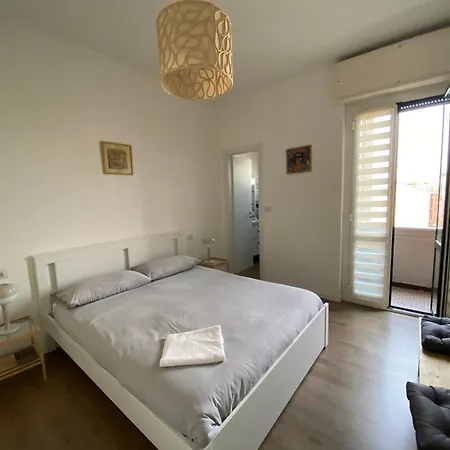 Apartment Daniela's Spazioso Ai Navigli Milan