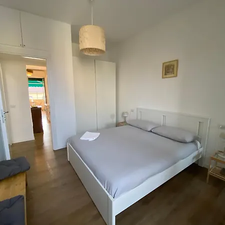 Daniela's Spazioso Ai Navigli Apartment Milan