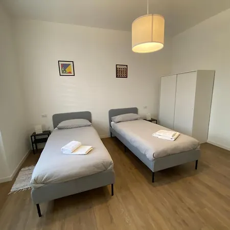 Daniela's Spazioso Ai Navigli Apartment *