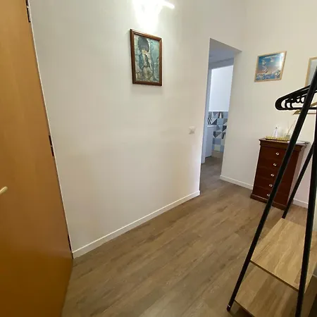 Daniela's Spazioso Ai Navigli Apartment *
