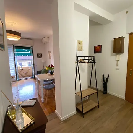 Apartment Daniela's Spazioso Ai Navigli Milan
